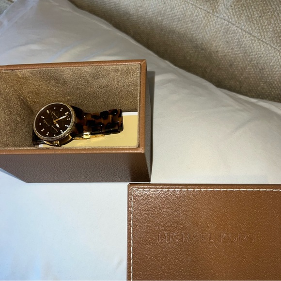 Michael Kors Tortoise Shell Watch MK5038 - Picture 2 of 6